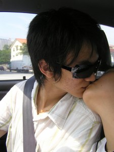 kissingwhiledriving1