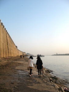 Đi dạo bên sông Tương sau những buổi học