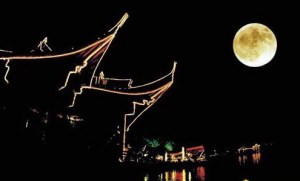Thưởng trăng tại Bình hồ thu nguyệt