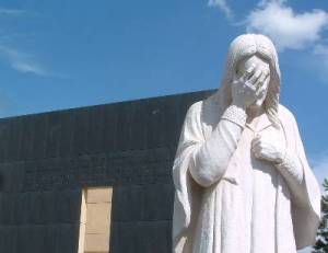 Tượng chúa Giêsu khóc, đài tưởng niệm nơi bị đánh bom ở Oklahoma, Mỹ