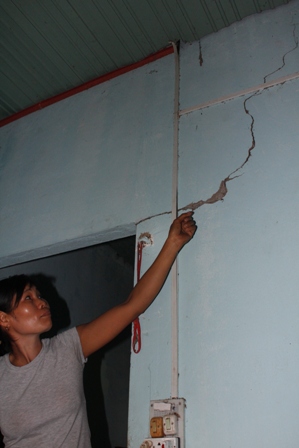 Vết nứt lớn ở nhà chị Chính