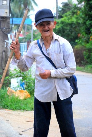 Ông già bán vé số: Ảnh: Trường Đăng