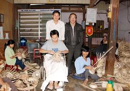 Nguyễn Lương Thiện Và Trần Can (bên trong cơ sở khuyết tật Hoàng Anh)