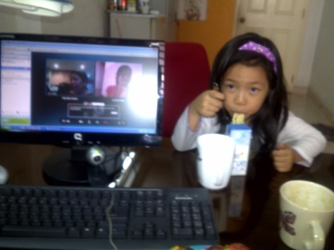 Cá ăn mì gói Tết