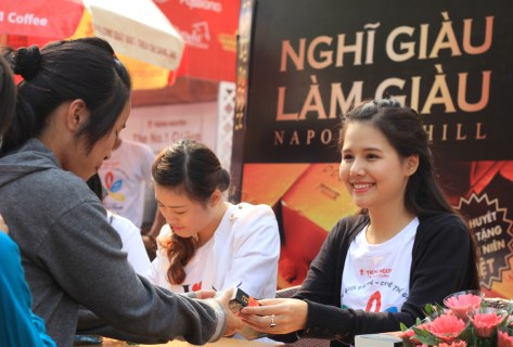 Xe phục vụ cà phê miễn phí