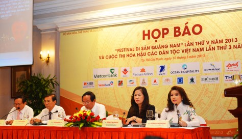 Ban Tổ chức Festival và BTC Hoa hậu trả lời phỏng vấn