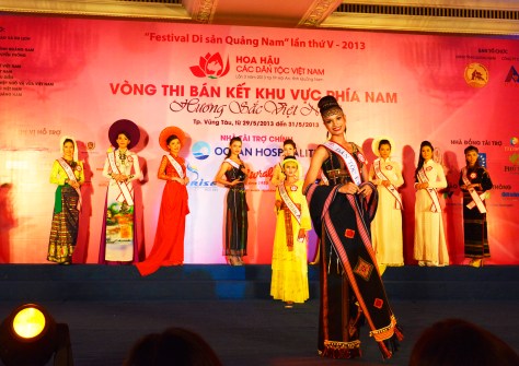 Đa sắc trang phục các dân tộc