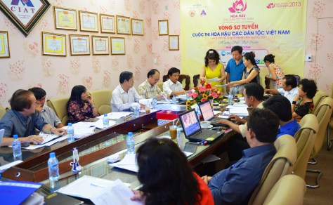 Cảnh chấm thi sơ khảo