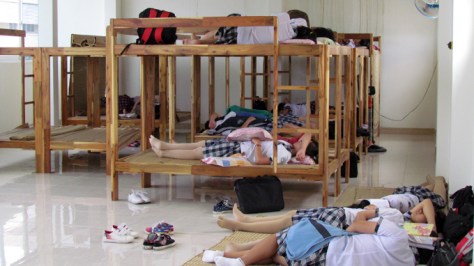 Khu vực ngủ trưa của các em học sinh trên lầu 1 và 2 - Ảnh: B.C.