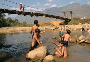 1258-124_15_tre-em-vung-cao2