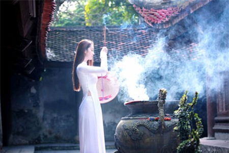 1390810935_jennifer-pham-di-chua-ngay-tet-3-jpg