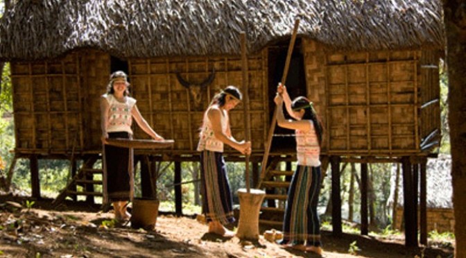 Đời sống ở Buôn Làng