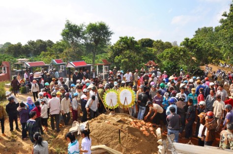 Cách chết của vợ chồng anh Hậu chấn động cả buôn Sang B