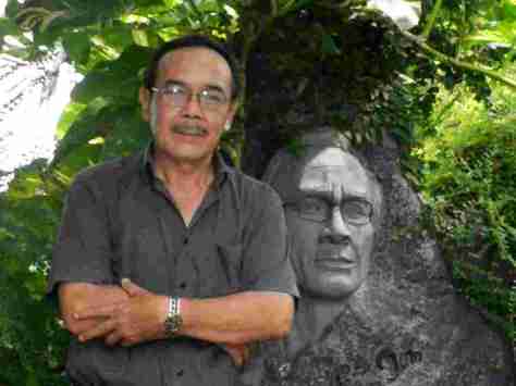 Trần Can bên mộ Trịnh Công Sơn