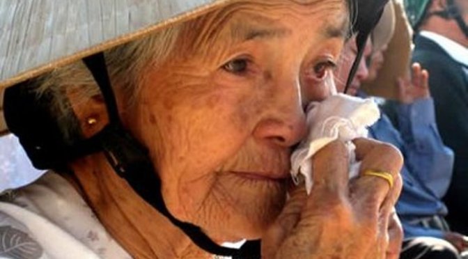 Mẹ là nước mắt và yêu thương