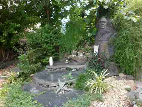 Mộ Trịnh Công Sơn