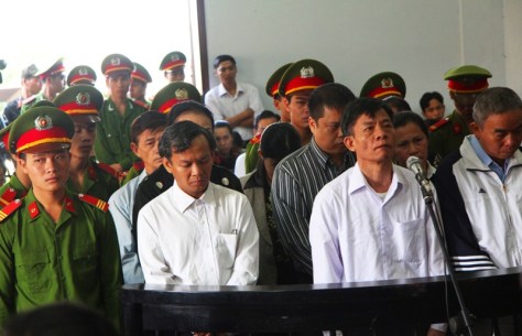 Vũ Việt Hùng và các đồng phạm tại phiên tòa