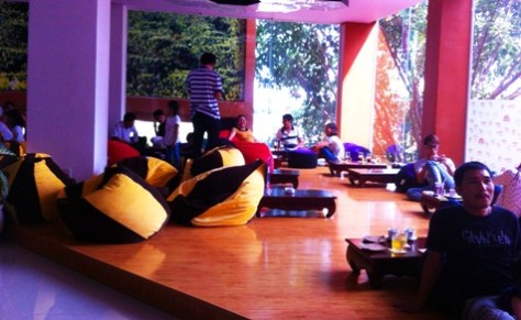 Cà Phê Sách với ghế ngồi cực êm