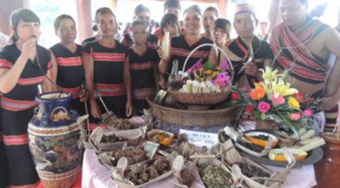 Khi anh em Sêđăng mời cơm