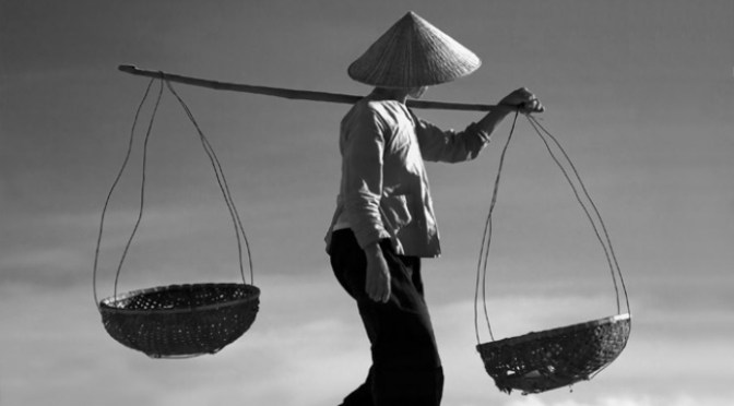 Một nắng hai sương