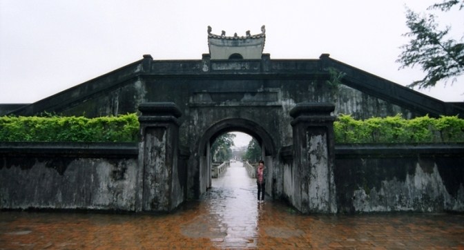 Văng vẳng từ thành cổ