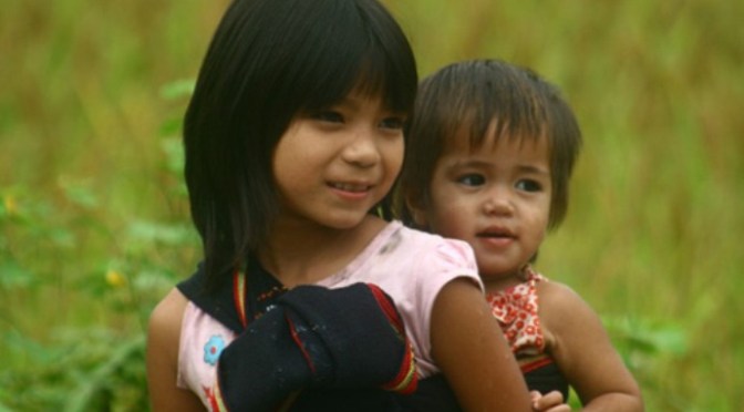 Hai chị em và chiếc đồng hồ