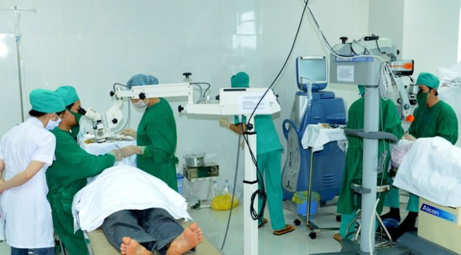 Tây Nguyên: Thay thủy tinh thể miễn phí cho 100 bệnh nhân