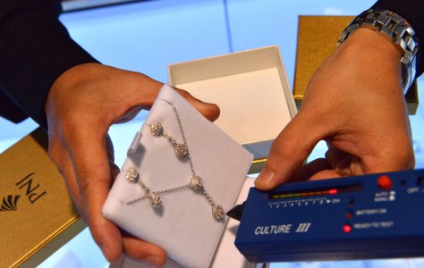 Bút thử kim cương