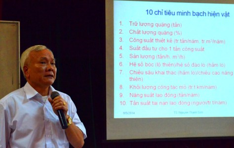 Diễn giả trình bày về EITI