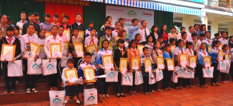 50 học sinh nhận học bổng
