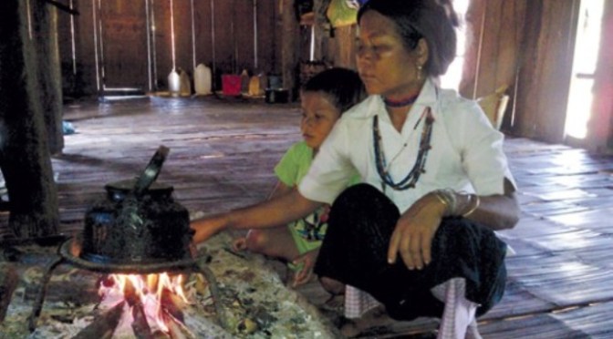 Nhường áo ấm cho nhau