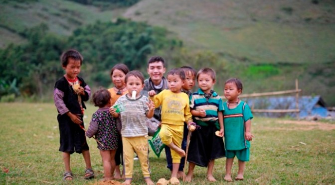 Áo quần cho em nhỏ