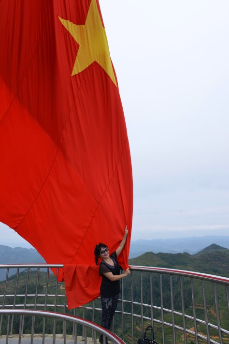 Cờ Tổ quốc thiêng liêng trên Lũng Cú