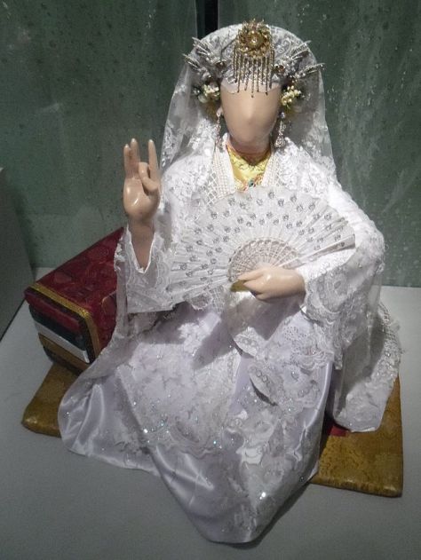 Phục trang của người hầu đồng Mẫu Thoải