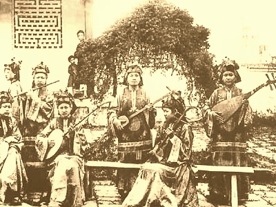Đội nữ nhạc cung đình Huế - Ảnh: voque.org