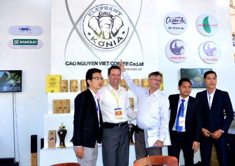 Đại sứ Bỉ thích thú với Cà Phê Voi