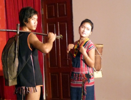 Trang phục nam, nữ Brâu.