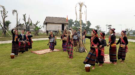 First Ethnic Costumes Festival: Bru ethnic groups ritual