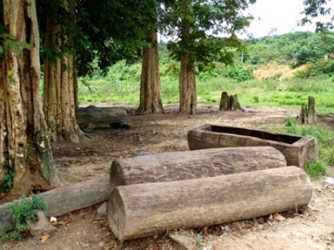 Quan tài độc mộc của dân tộc Chơ Ro.