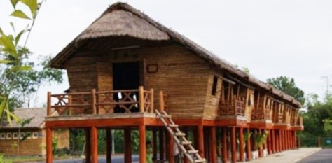 Nhà sàn dài độc đáo của dân tộc Chơ Ro.