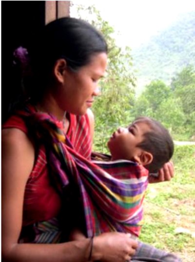 chut9_“Kính lão đắc thọ” là điều đầu tiên trẻ em người Chứt được người lớn dạy bảo.