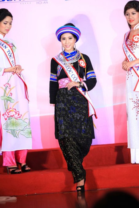 Sơn nữ Cờ Lao, Lưu Thị Hoà, trong một cuộc thi Hoa Hậu Dân Tộc.