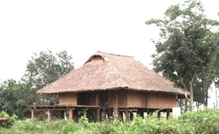 Nhà sàn truyền thống dân tộc Cống.