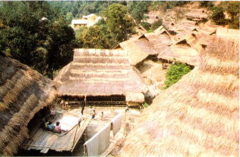 Một bản làng người Cống.