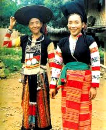 Trang phục nữ - dân tộc Cống.