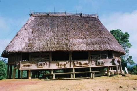 Nhà Gươl thôn Pơning có kiến trúc và điêu khắc đẹp ở Tây Giang.