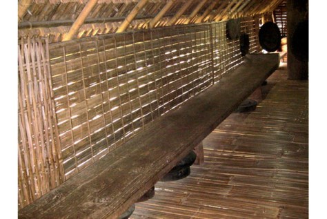 Ghế K'Pan trong nhà dài của người Ê Đê.