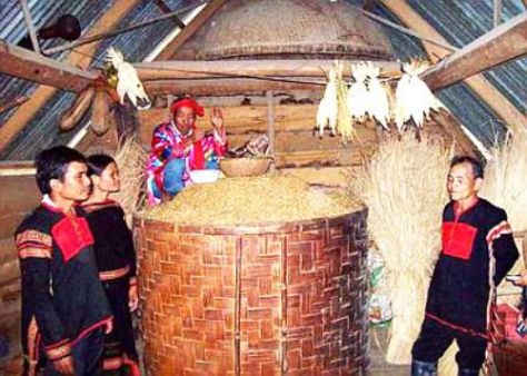 Lễ cúng thần lúa ở buôn T'Liêr (Hòa Phong, Krông Bông, Đắc Lắc). (ảnh KT)