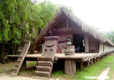 Mặt tiền của nhà dài.