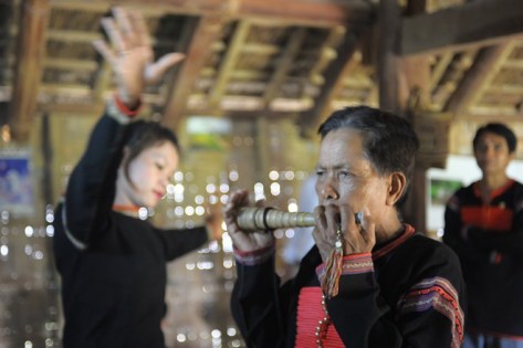 Tù Và dân tộc Ê Đê.